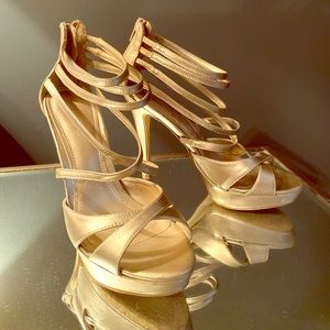 Gold strappy shoe!